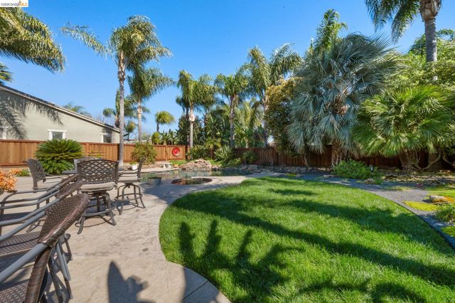 1320 Sand Drift Dr, Brentwood, CA 94513