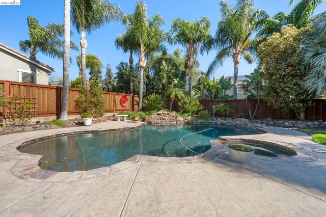 1320 Sand Drift Dr, Brentwood, CA 94513