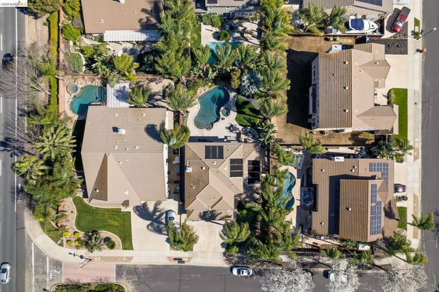 1320 Sand Drift Dr, Brentwood, CA 94513