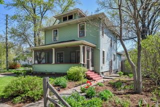 16 S Harrison Street, Batavia, IL 60510