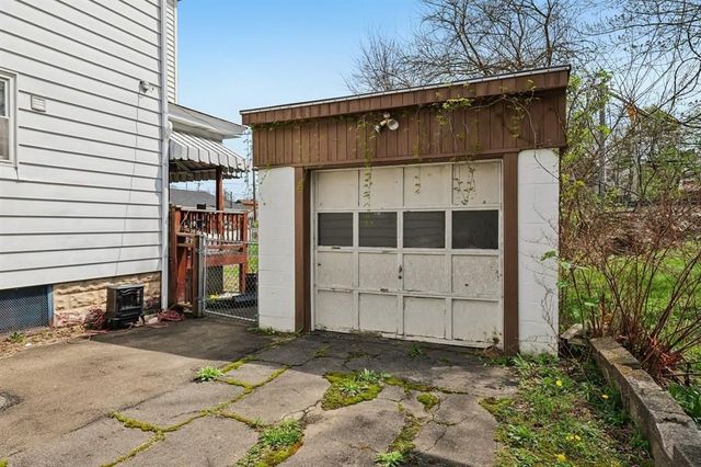 2112 Keystone AVENUE, Hempfield Twp, PA 15601
