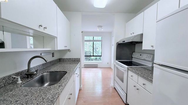 8 Admiral Dr. A232, Emeryville, CA 94608