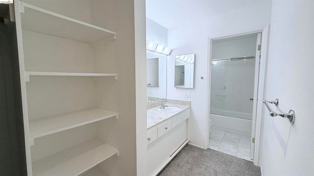 8 Admiral Dr. A232, Emeryville, CA 94608