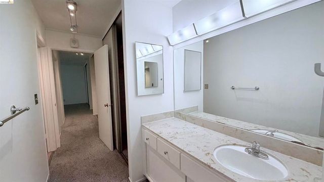 8 Admiral Dr. A232, Emeryville, CA 94608
