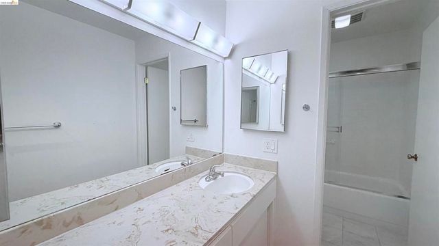 8 Admiral Dr. A232, Emeryville, CA 94608