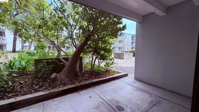 8 Admiral Dr. A232, Emeryville, CA 94608
