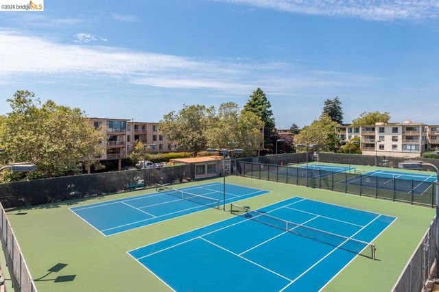 8 Admiral Dr. A232, Emeryville, CA 94608