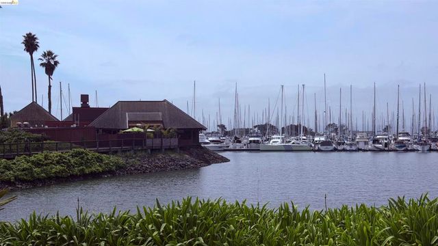 8 Admiral Dr. A232, Emeryville, CA 94608