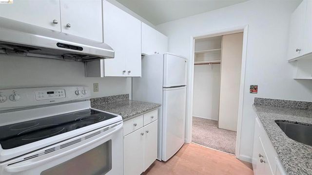 8 Admiral Dr. A232, Emeryville, CA 94608