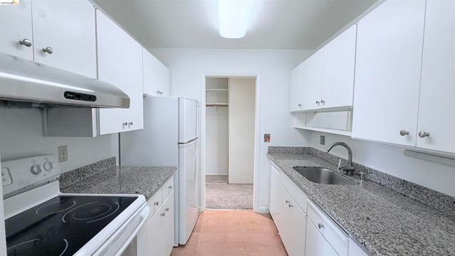 8 Admiral Dr. A232, Emeryville, CA 94608