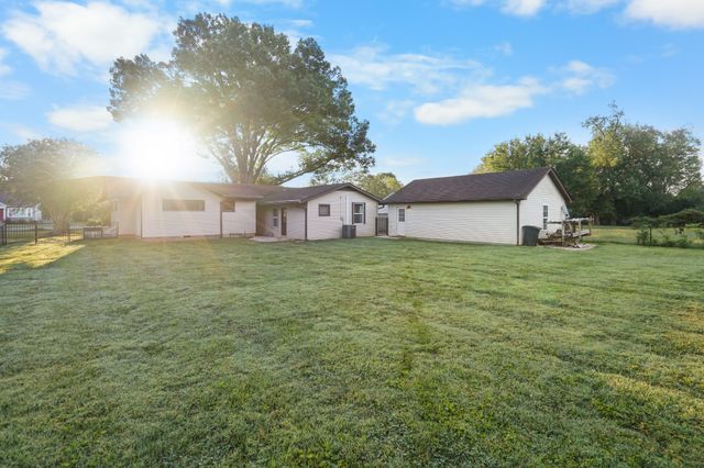 1603 Hilldale Dr, Murfreesboro, TN 37129