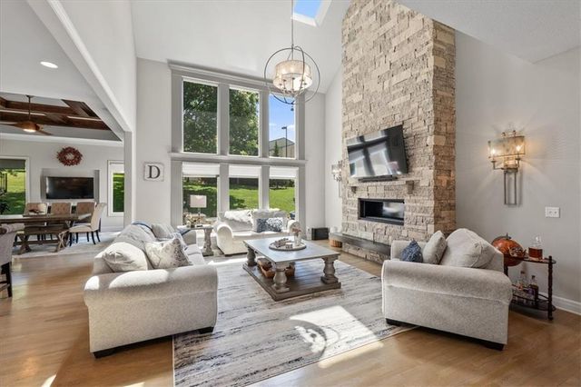 14109 Meadow Lane, Leawood, KS 66224