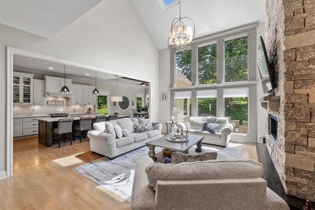 14109 Meadow Lane, Leawood, KS 66224