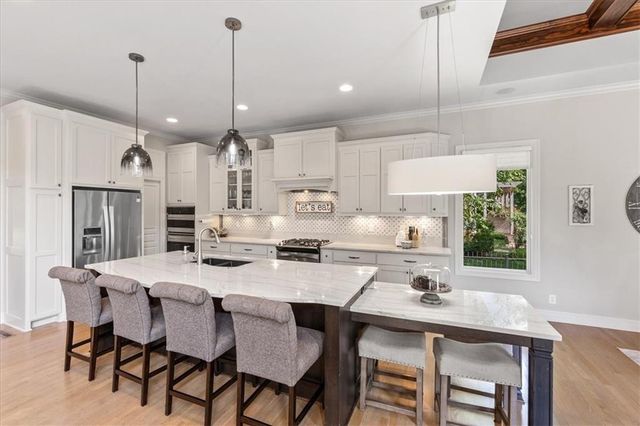 14109 Meadow Lane, Leawood, KS 66224