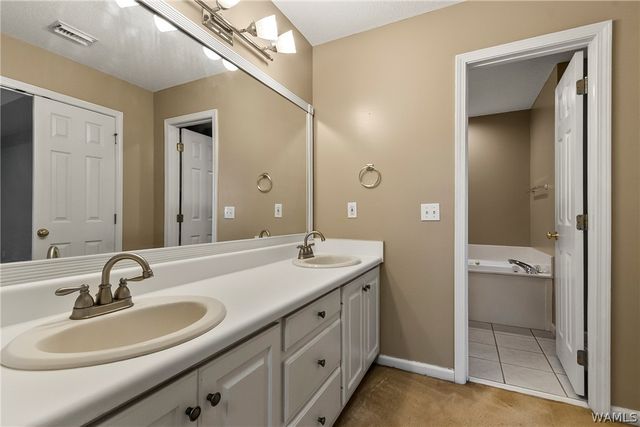 16287 SUMNER BROOK, Moundville, AL 35474