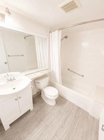 1118 Green Pine Boulevard G2, West Palm Beach, FL 33409