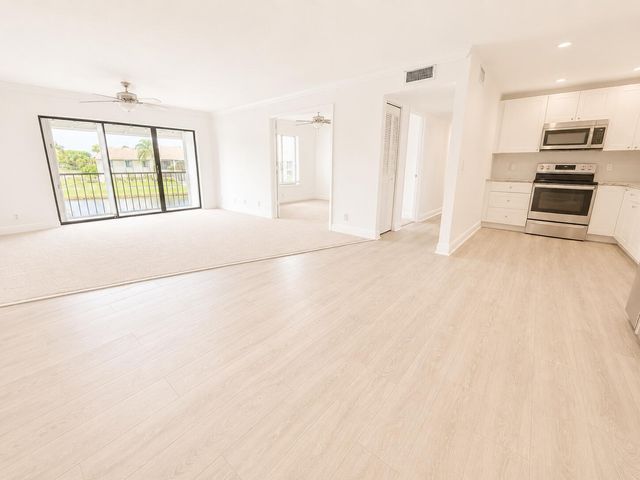 1118 Green Pine Boulevard G2, West Palm Beach, FL 33409