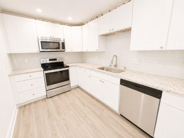 1118 Green Pine Boulevard G2, West Palm Beach, FL 33409