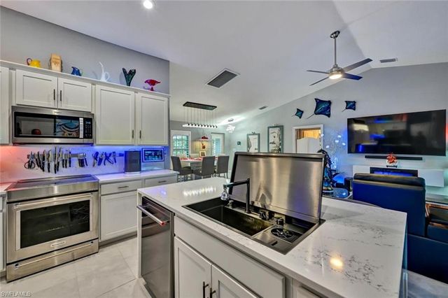 1811 SW 3rd TER, Cape Coral, FL 33991