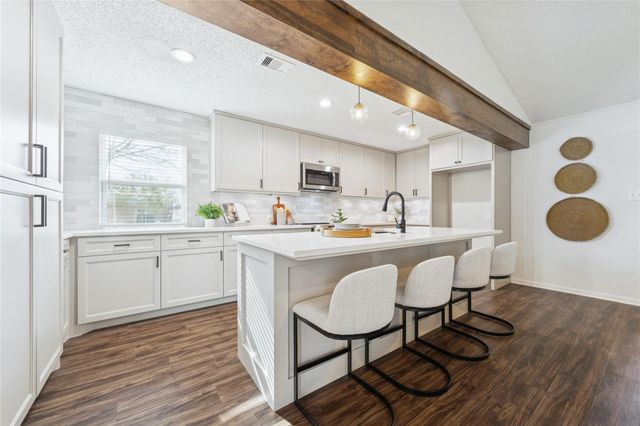 220 Oakwood Street, League City, TX 77573