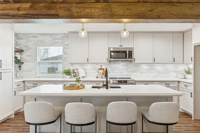 220 Oakwood Street, League City, TX 77573