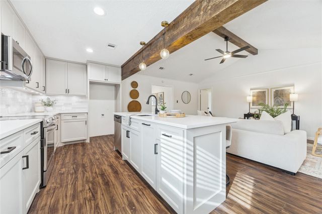 220 Oakwood Street, League City, TX 77573