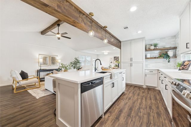 220 Oakwood Street, League City, TX 77573