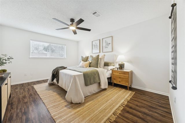 220 Oakwood Street, League City, TX 77573