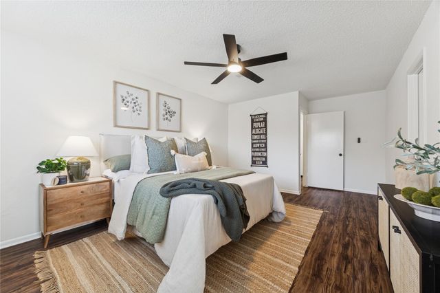 220 Oakwood Street, League City, TX 77573