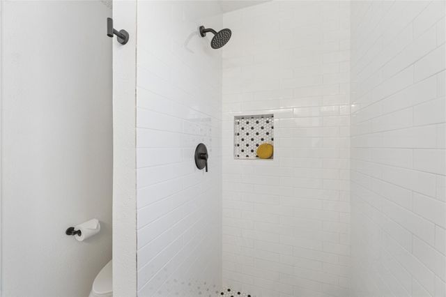 220 Oakwood Street, League City, TX 77573