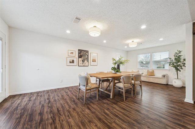 220 Oakwood Street, League City, TX 77573