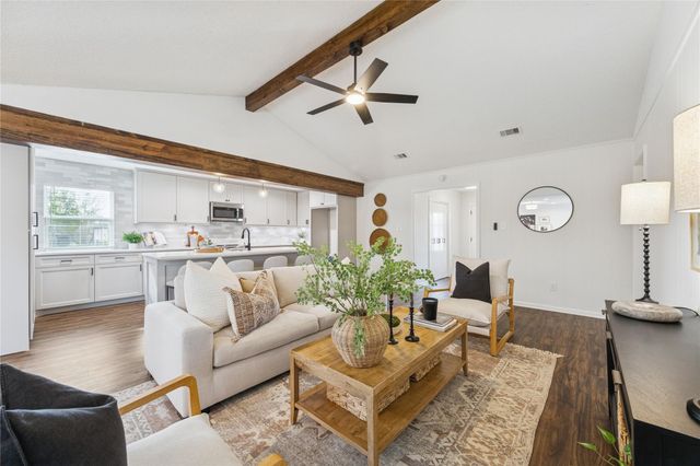 220 Oakwood Street, League City, TX 77573