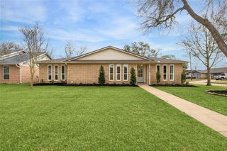 220 Oakwood Street, League City, TX 77573