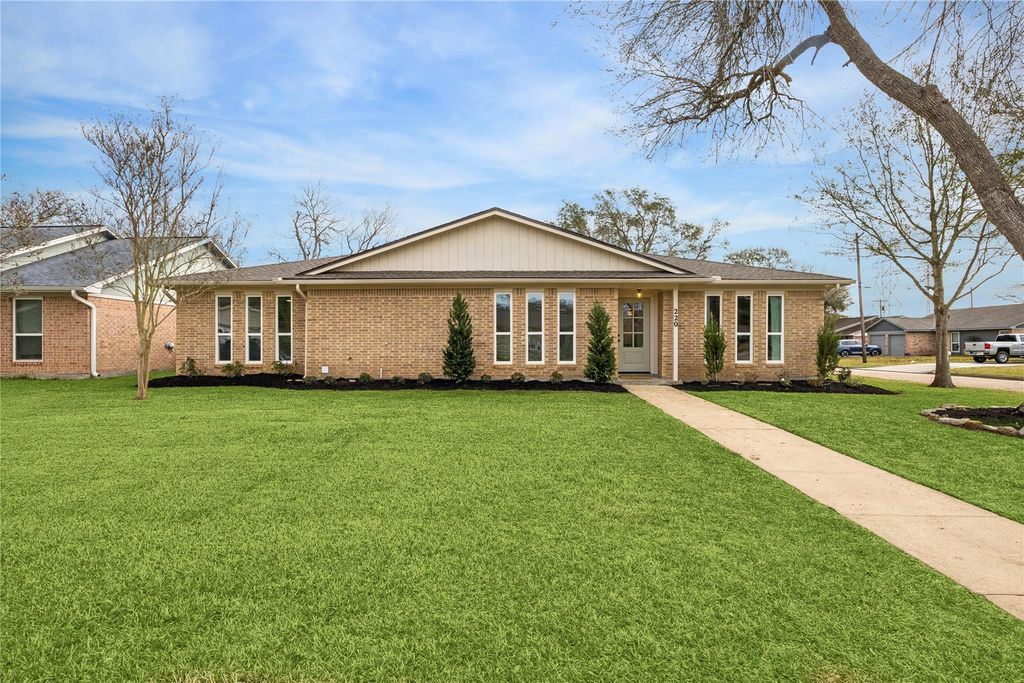 220 Oakwood Street, League City, TX 77573