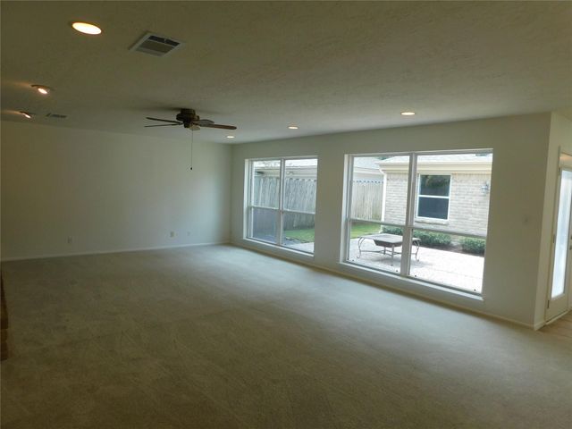 15414 Pleasant Valley Road, Houston, TX 77062