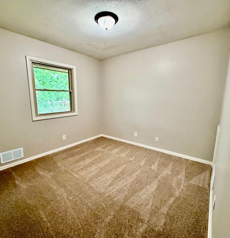 8001 Edgewood Avenue N, Brooklyn Park, MN 55445
