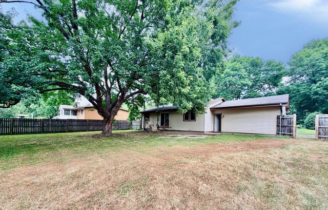 8001 Edgewood Avenue N, Brooklyn Park, MN 55445