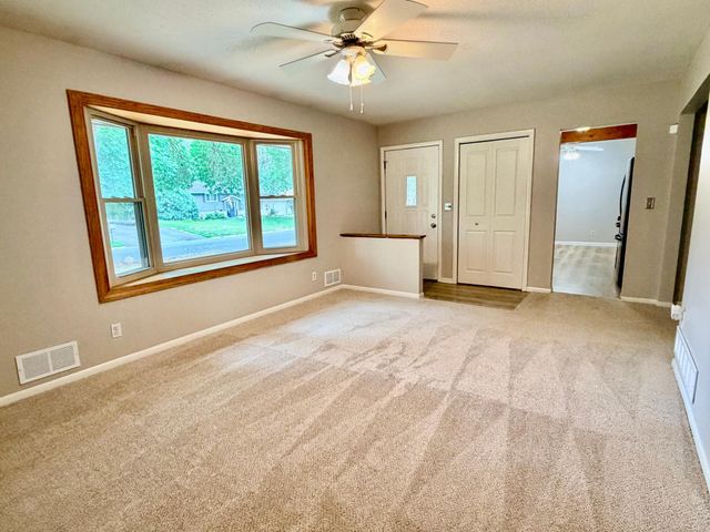 8001 Edgewood Avenue N, Brooklyn Park, MN 55445