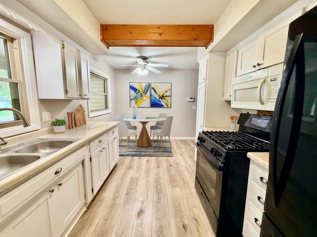 8001 Edgewood Avenue N, Brooklyn Park, MN 55445
