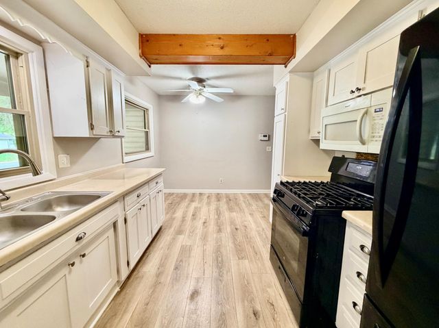 8001 Edgewood Avenue N, Brooklyn Park, MN 55445
