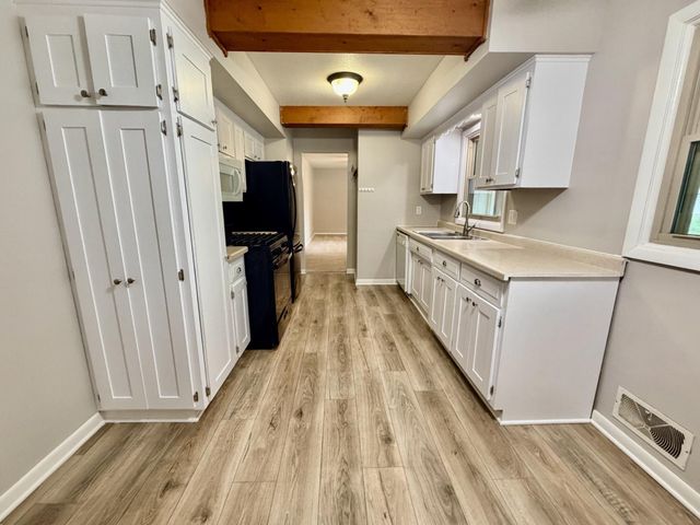 8001 Edgewood Avenue N, Brooklyn Park, MN 55445