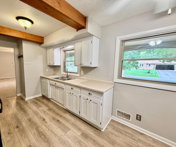 8001 Edgewood Avenue N, Brooklyn Park, MN 55445