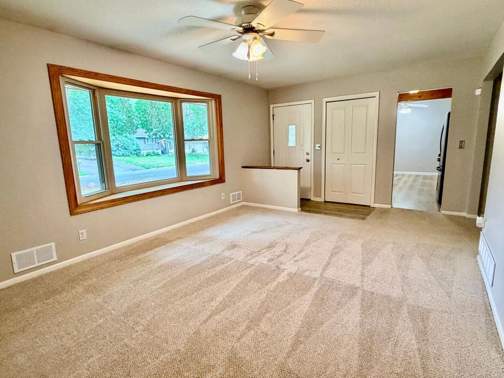 8001 Edgewood Avenue N, Brooklyn Park, MN 55445 — photo 2