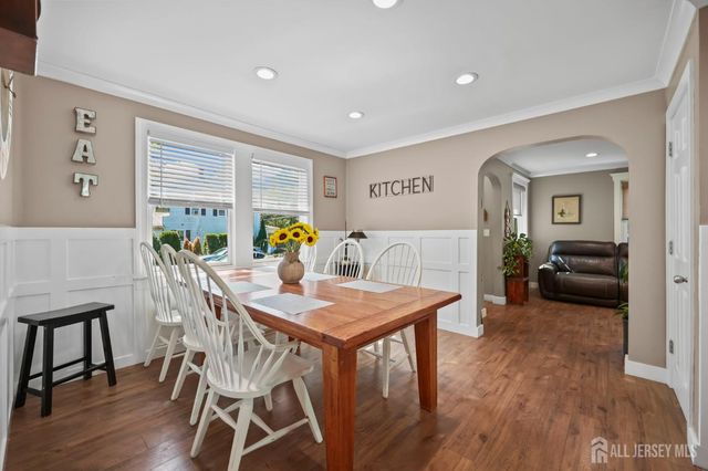 7 Lake Avenue, Helmetta, NJ 08828