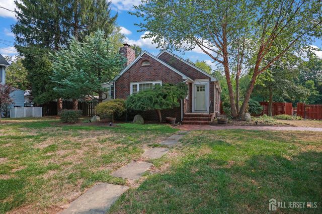 7 Lake Avenue, Helmetta, NJ 08828