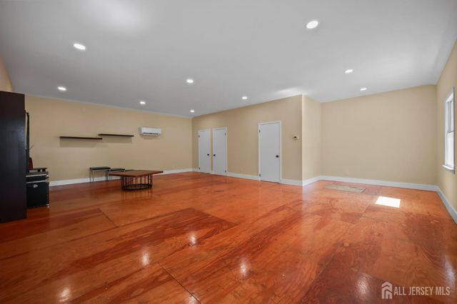 7 Lake Avenue, Helmetta, NJ 08828