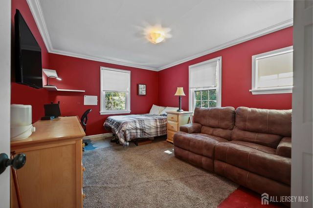 7 Lake Avenue, Helmetta, NJ 08828