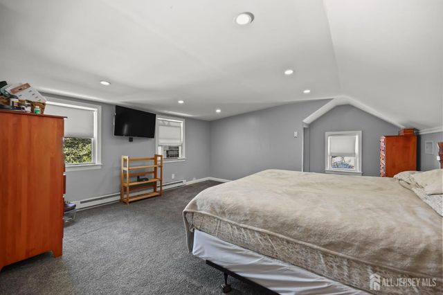 7 Lake Avenue, Helmetta, NJ 08828