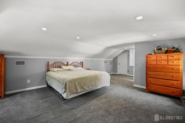 7 Lake Avenue, Helmetta, NJ 08828