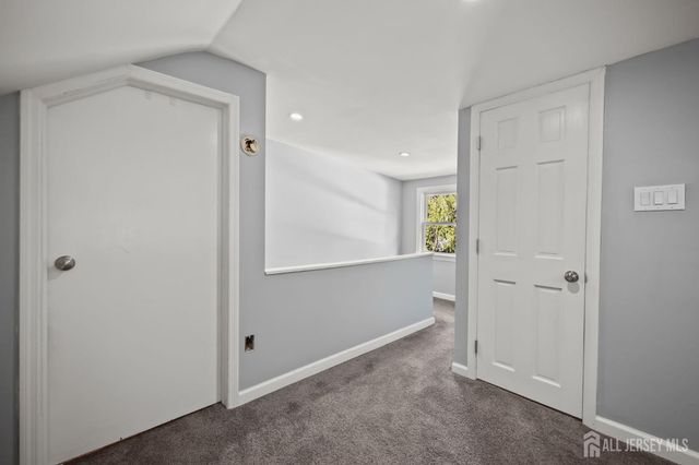 7 Lake Avenue, Helmetta, NJ 08828